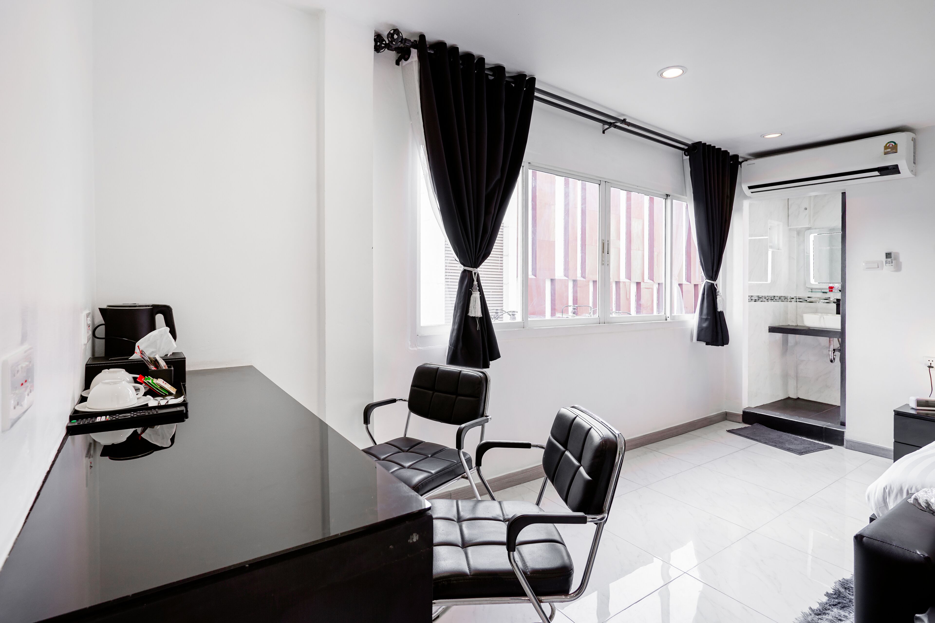 Thonglor Suites Hotel