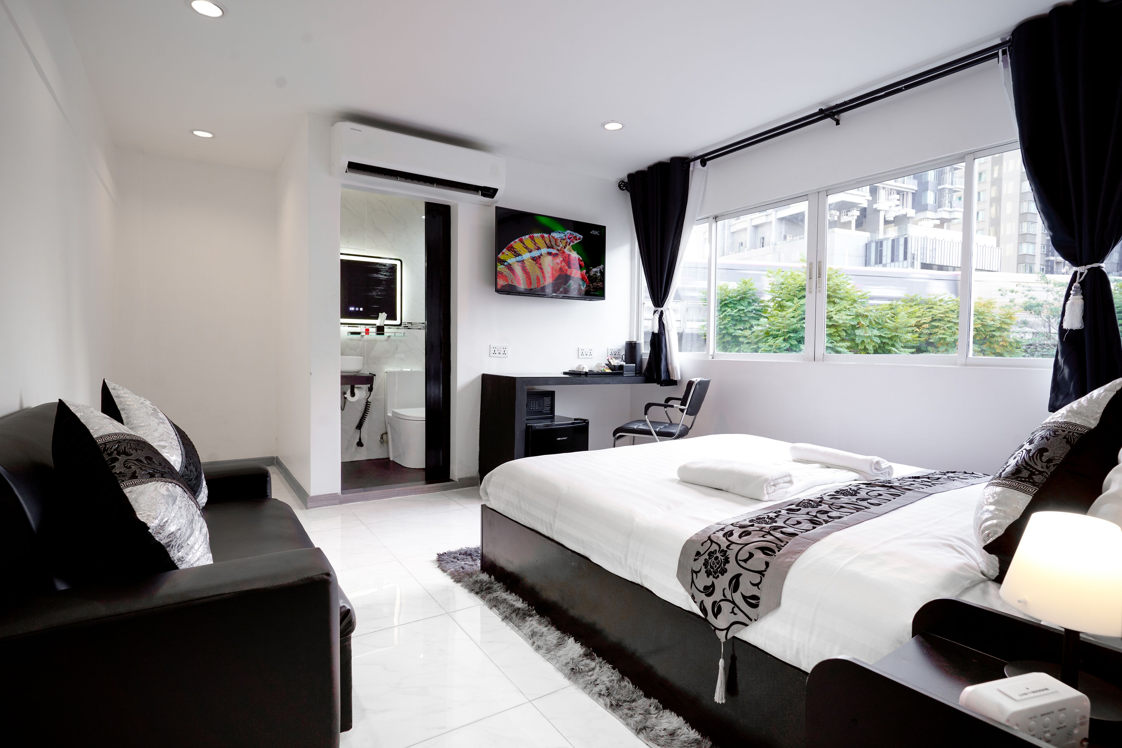 Thonglor Suites Hotel