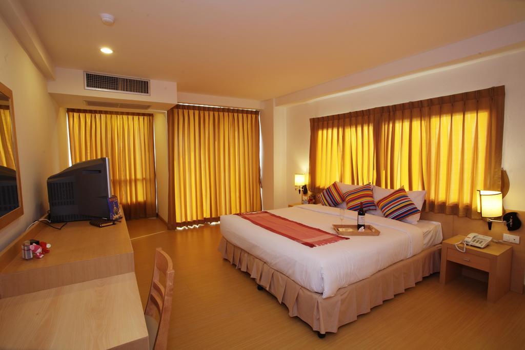 Three Seasons Place Hotel