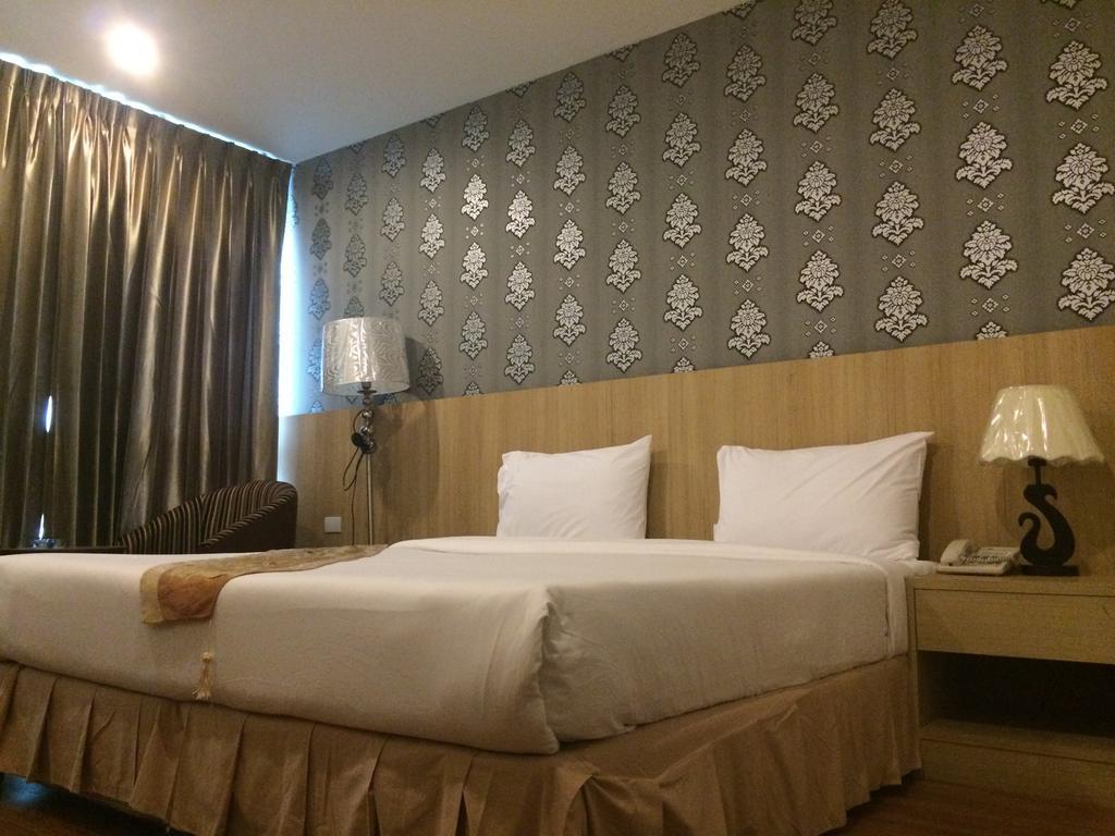 Three Seasons Place Hotel