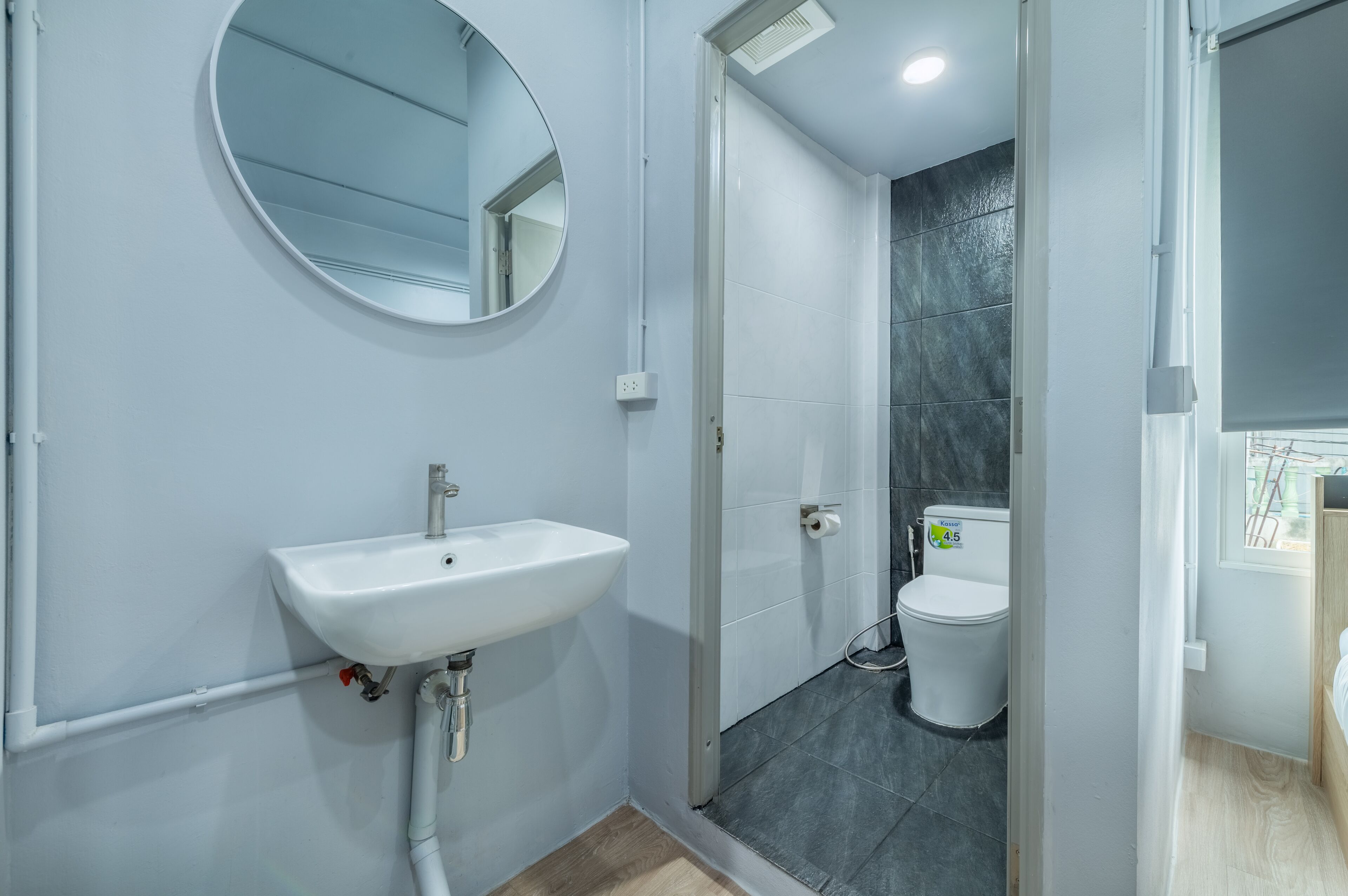 Ti Thong Hostel