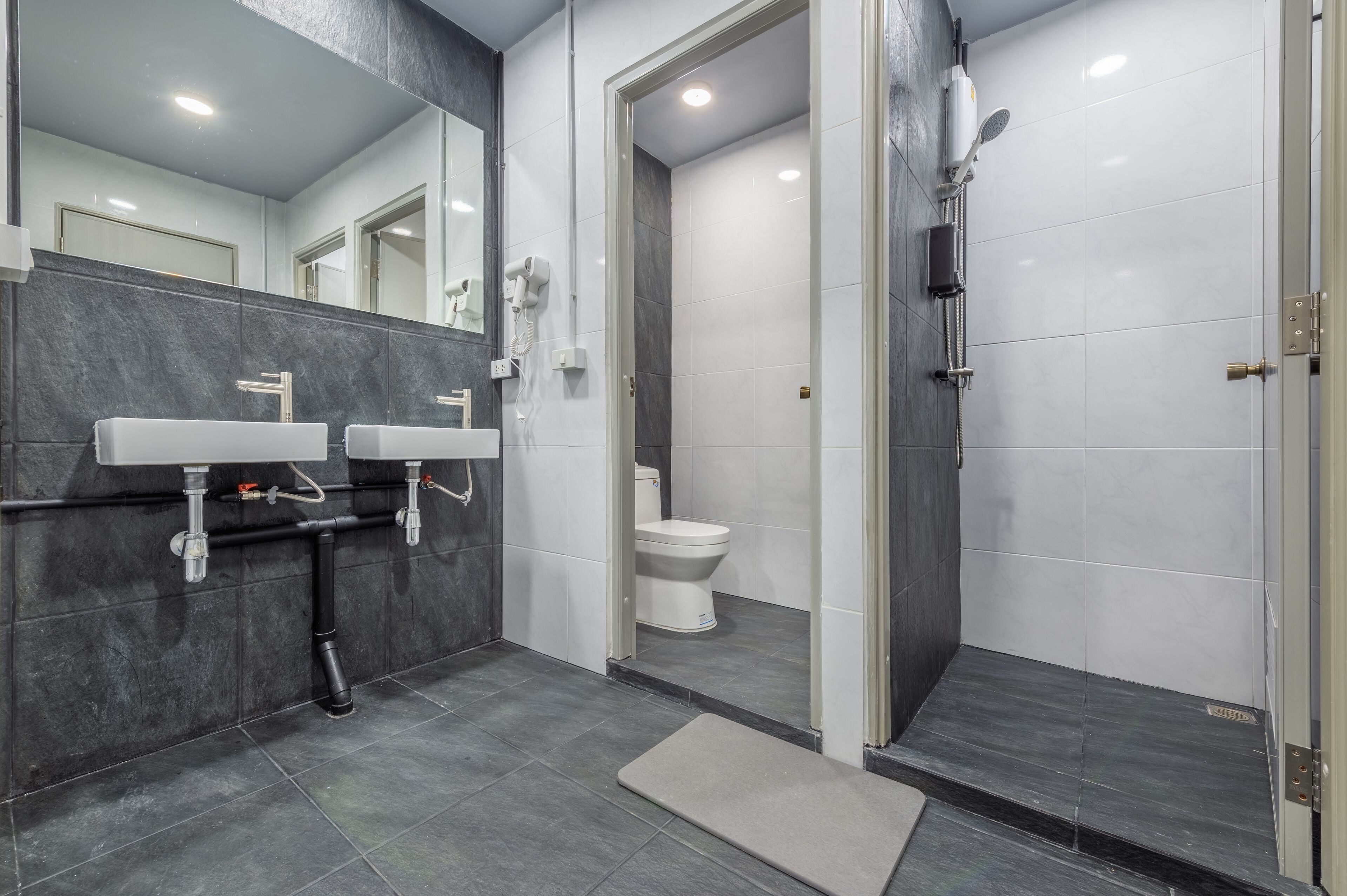 Ti Thong Hostel