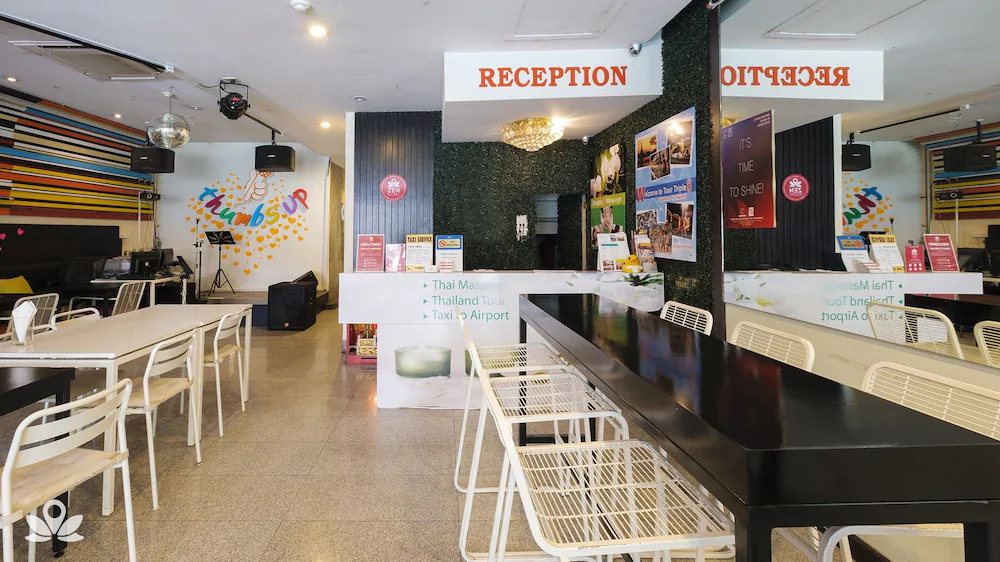 Triple 8 Inn Bangkok by ZEN Rooms