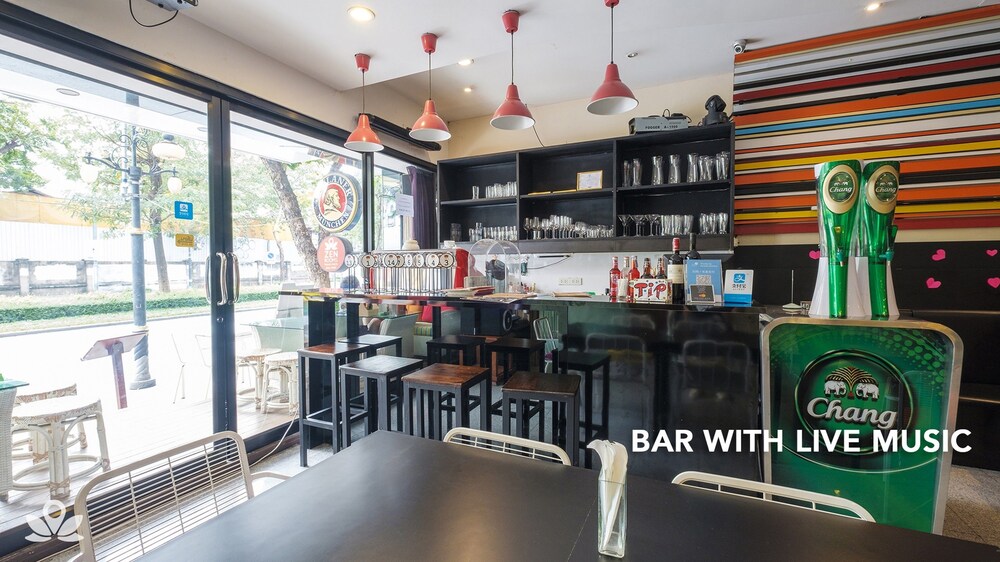 Triple 8 Inn Bangkok by ZEN Rooms