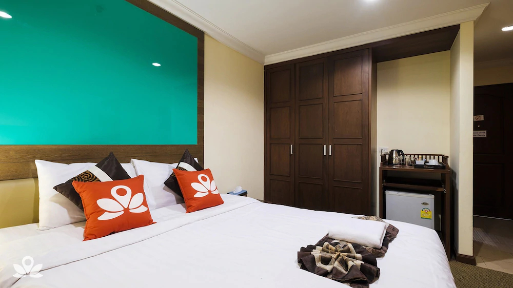 Triple 8 Inn Bangkok by ZEN Rooms