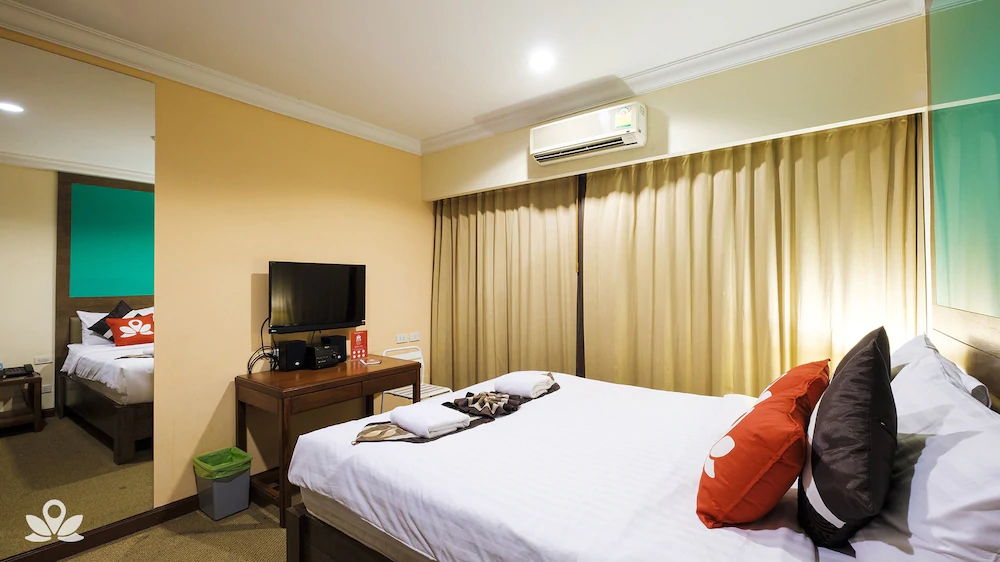 Triple 8 Inn Bangkok by ZEN Rooms