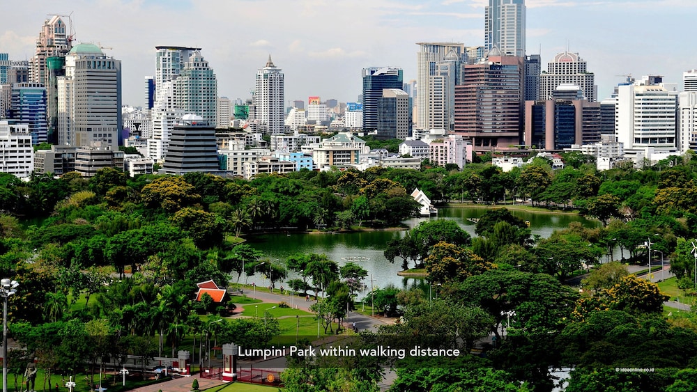 Triple 8 Inn Bangkok by ZEN Rooms