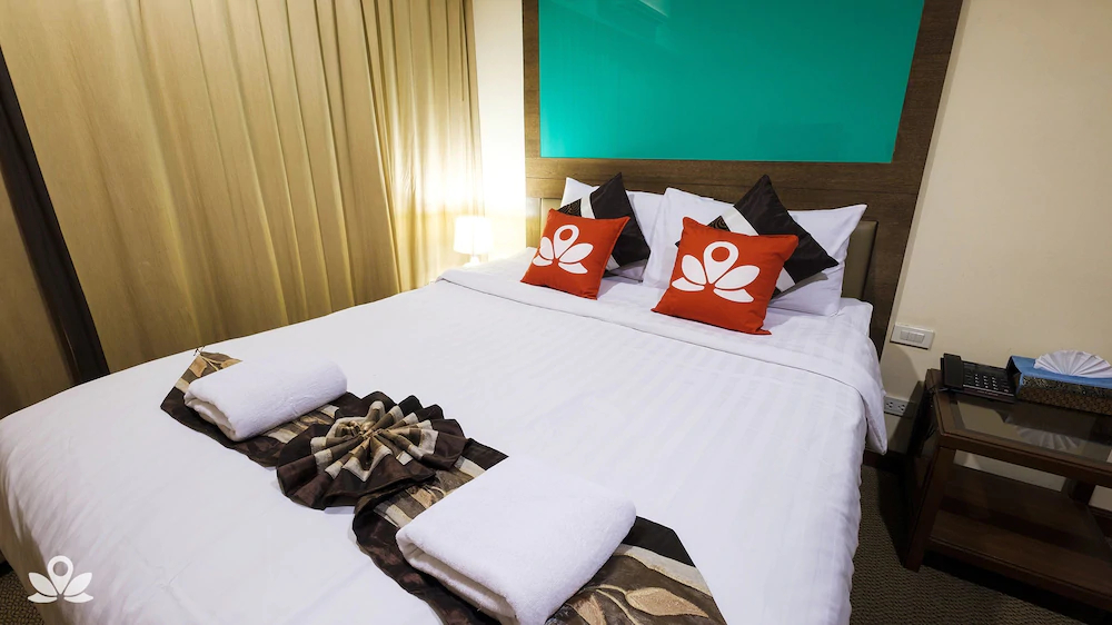 Triple 8 Inn Bangkok by ZEN Rooms