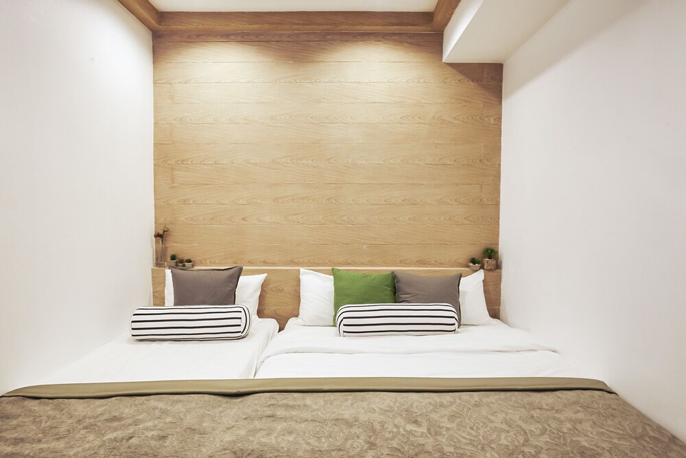 Vann Bangkok Boutique House and Cafe