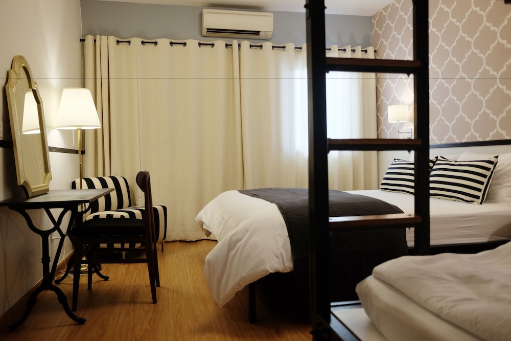 The Quarter Residence