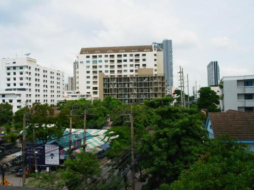 VX The Fifty Hostel