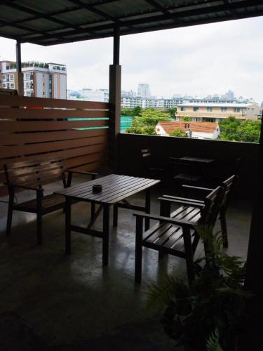 VX The Fifty Hostel