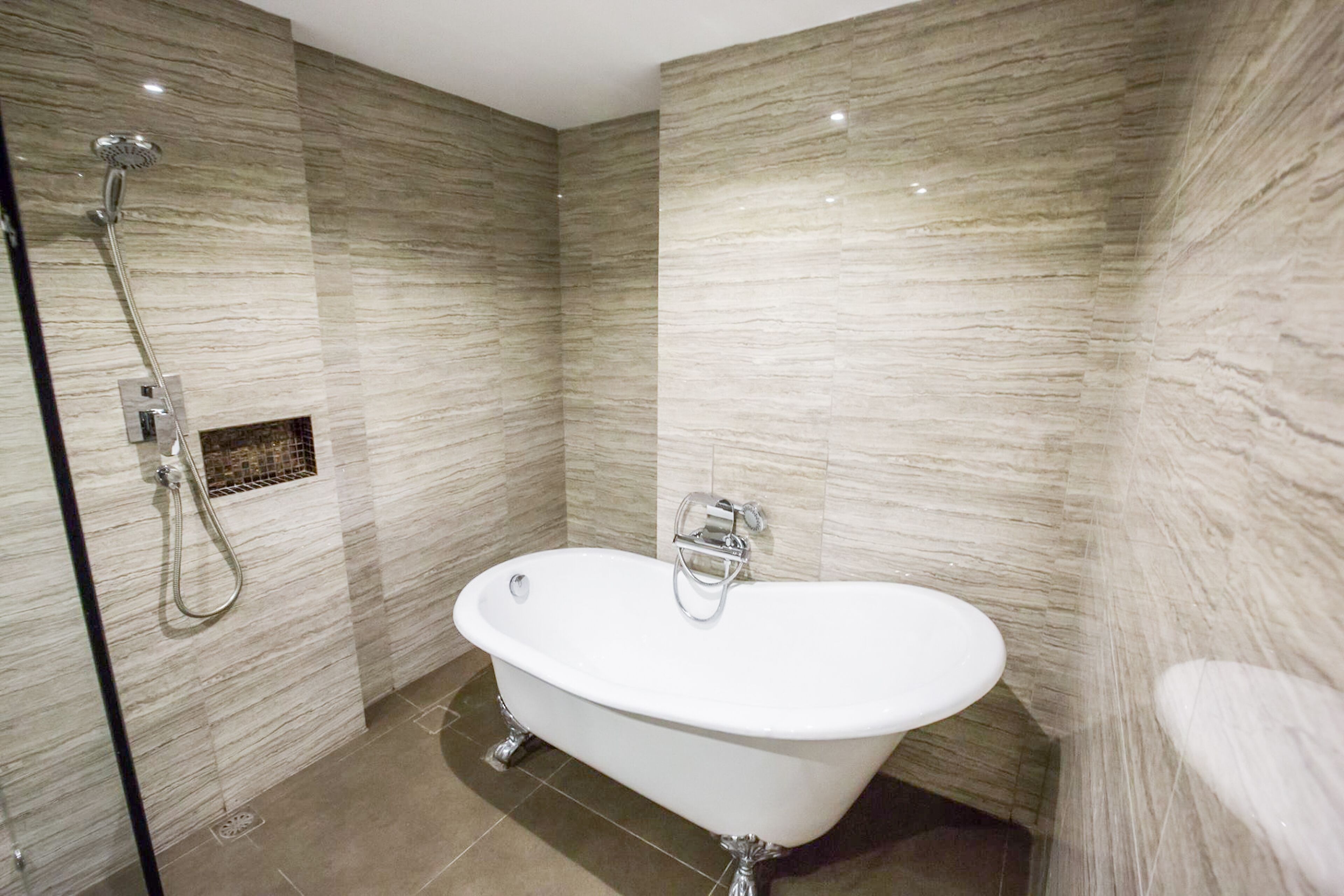 Wealth Lodge Asoke by Favstay