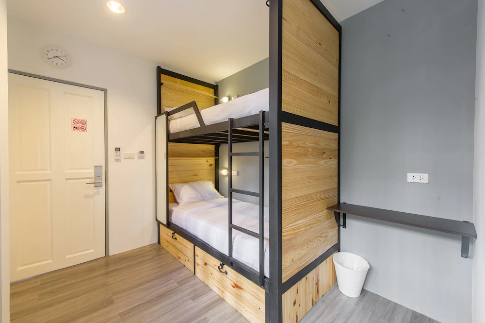 X9 Hostel