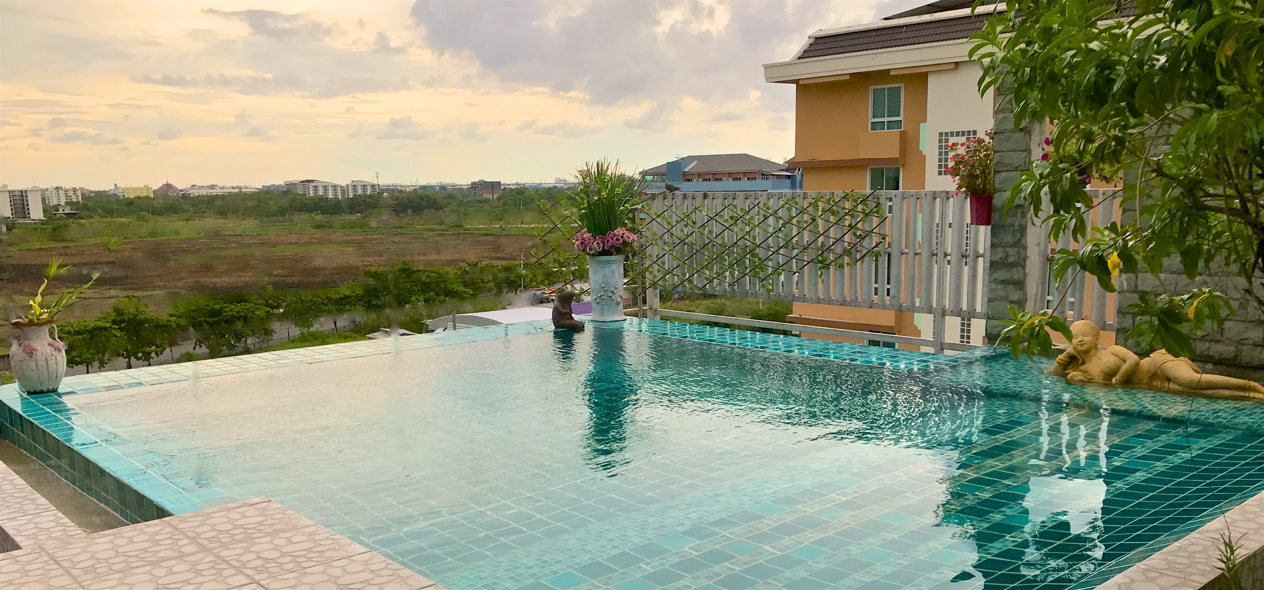 Hi Life Hotel