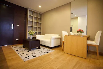 Alisha Court Hotel & Residence