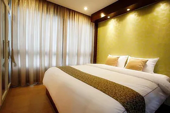 Alisha Court Hotel & Residence