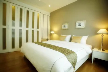Alisha Court Hotel & Residence