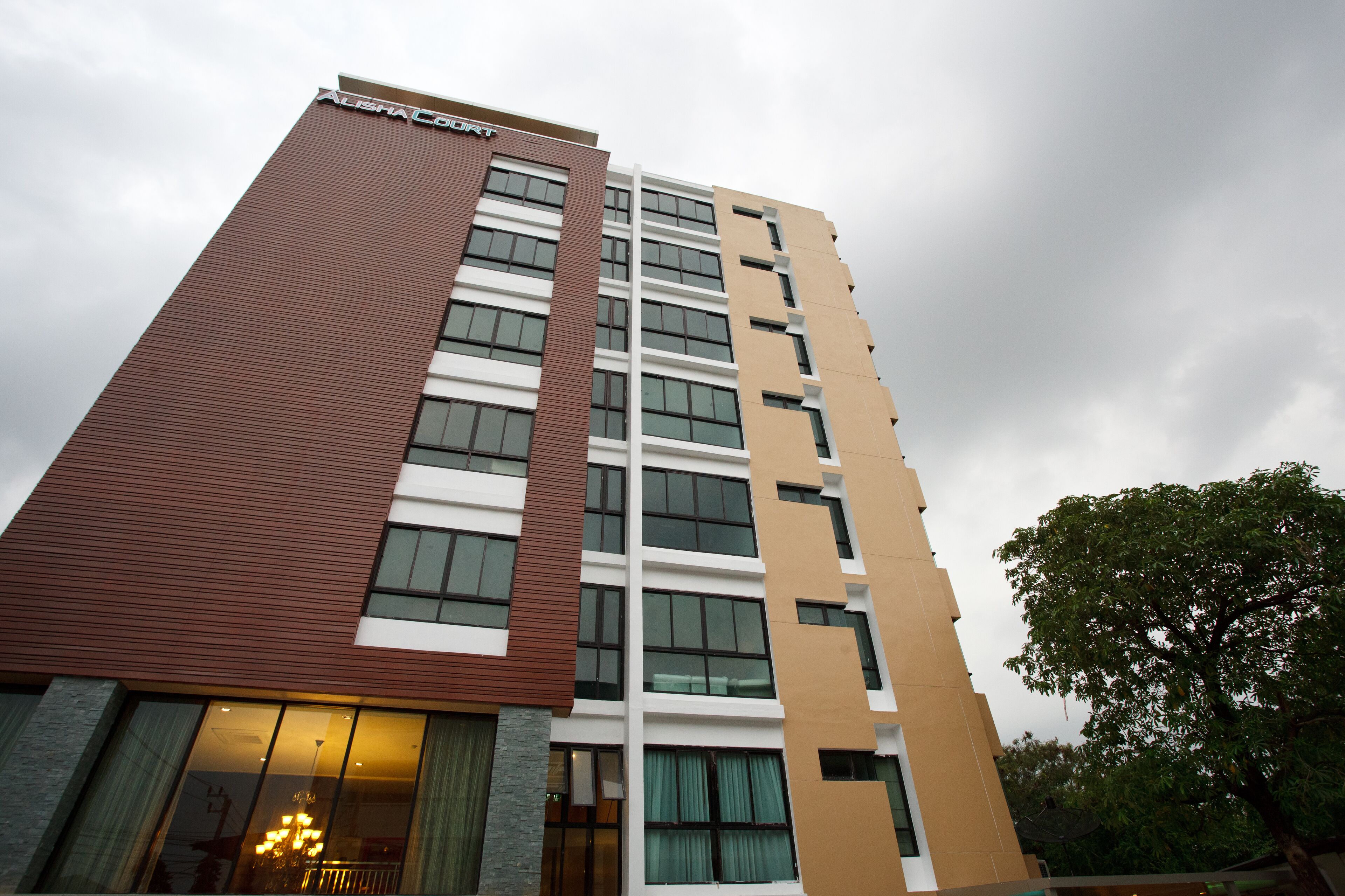 Alisha Court Hotel & Residence