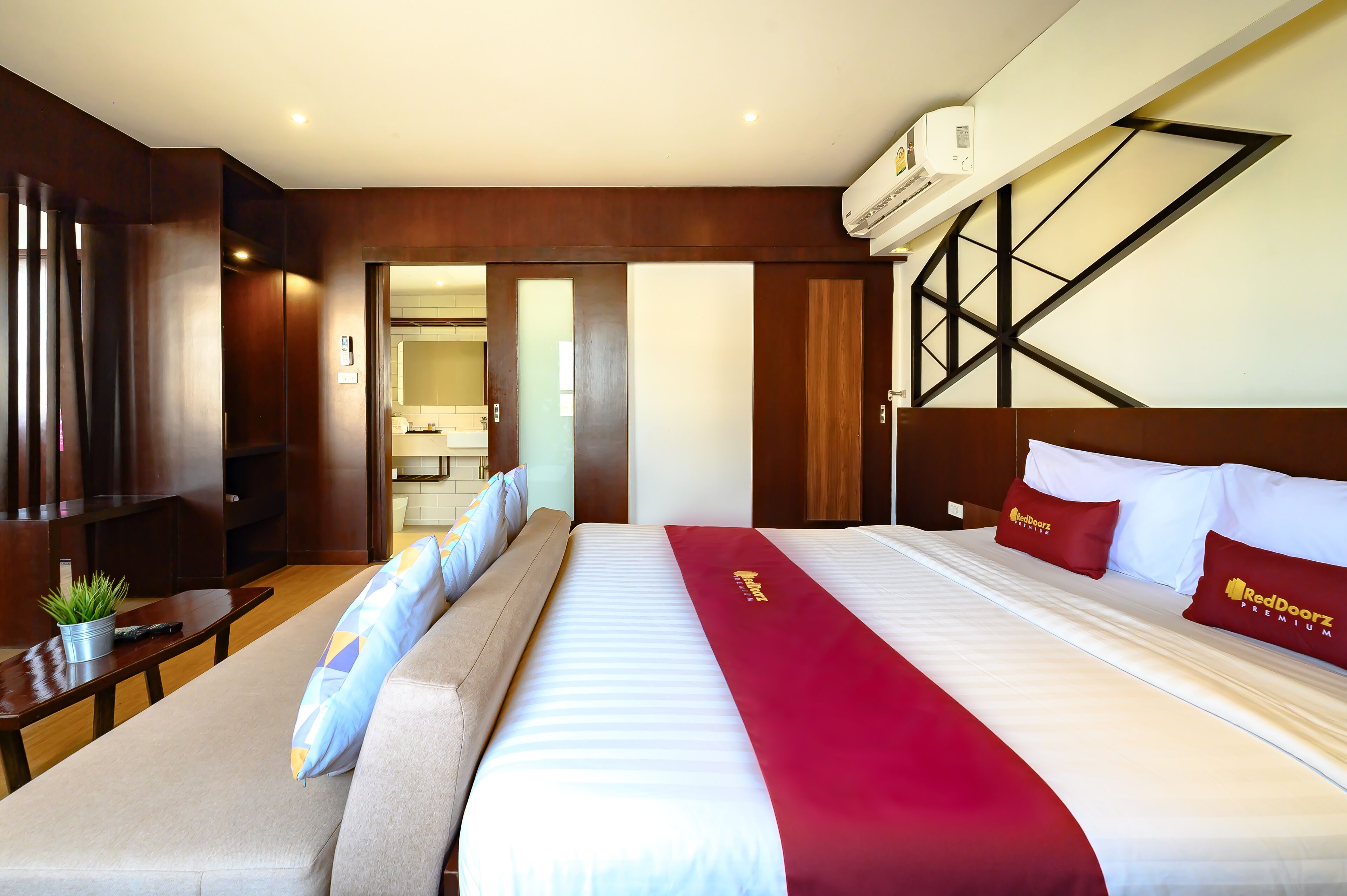 Coco Hotel by RedDoorz