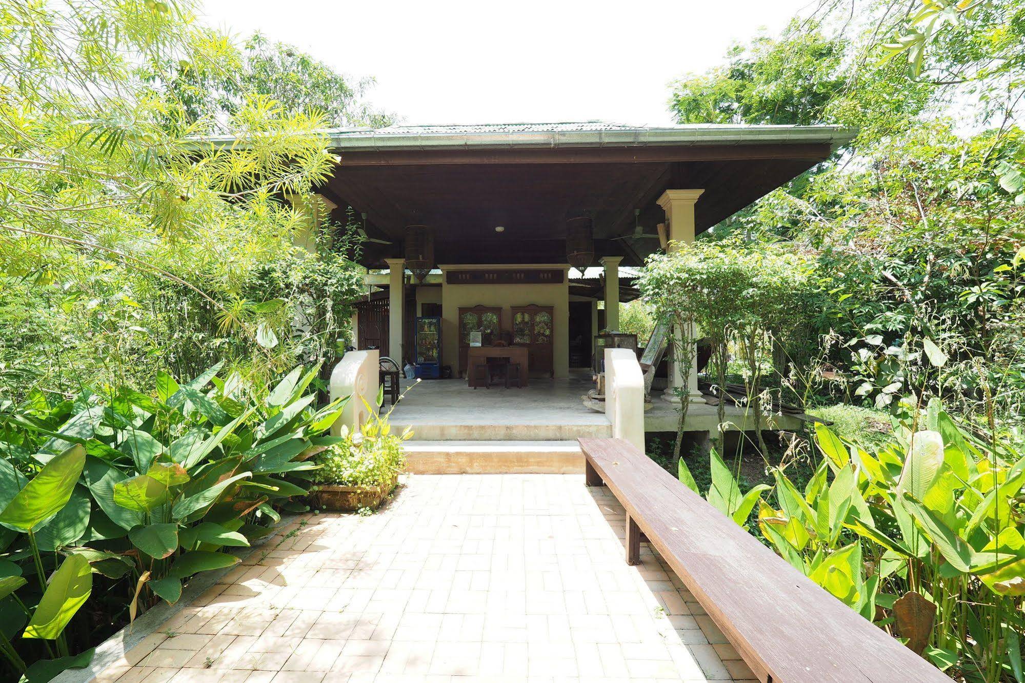 Baan Suan Amphawa