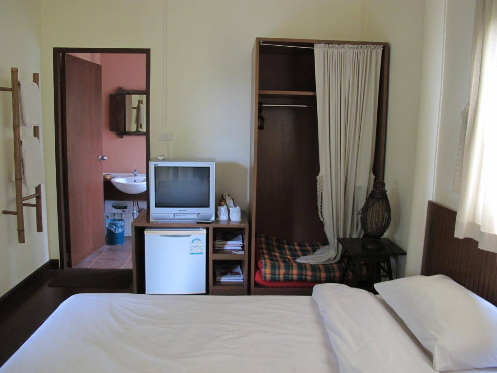 Baan Suan Amphawa