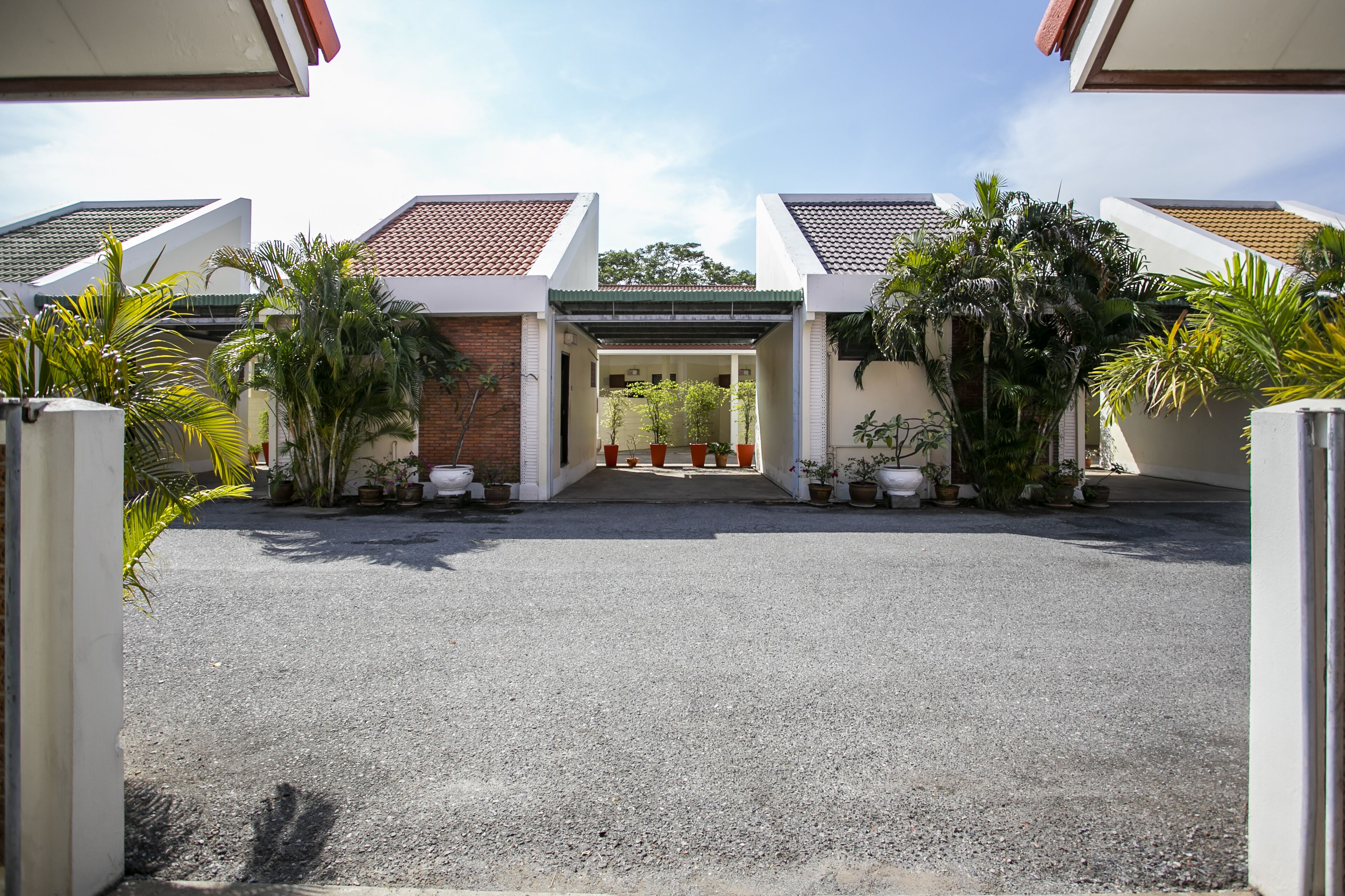 Bualuang Angthong Hotel