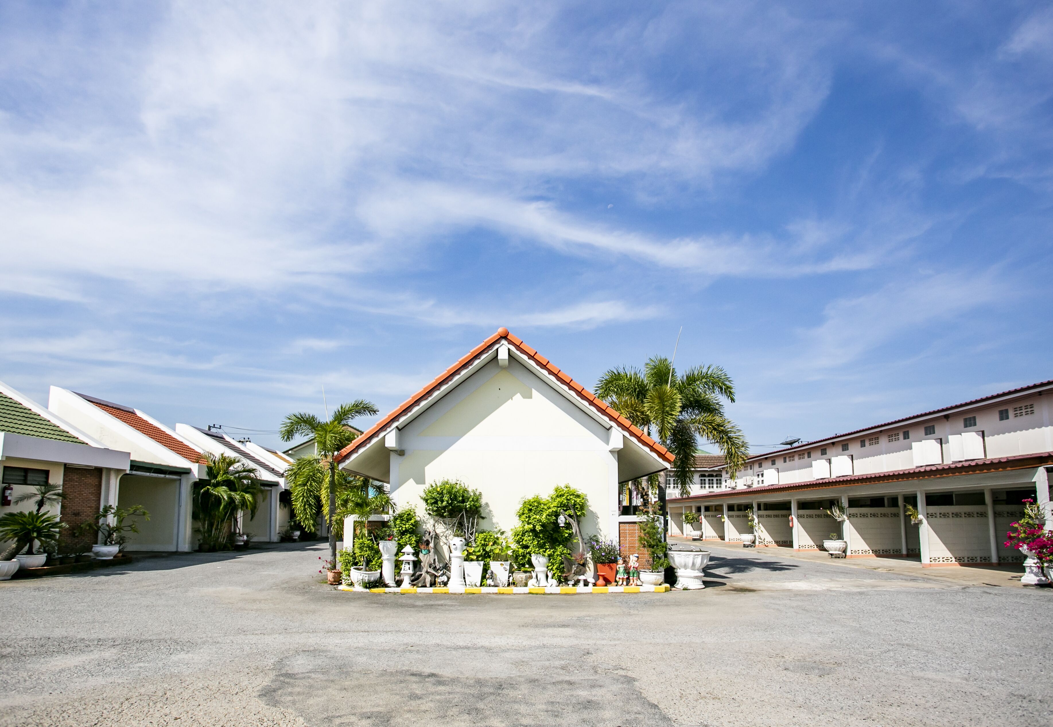 Bualuang Angthong Hotel