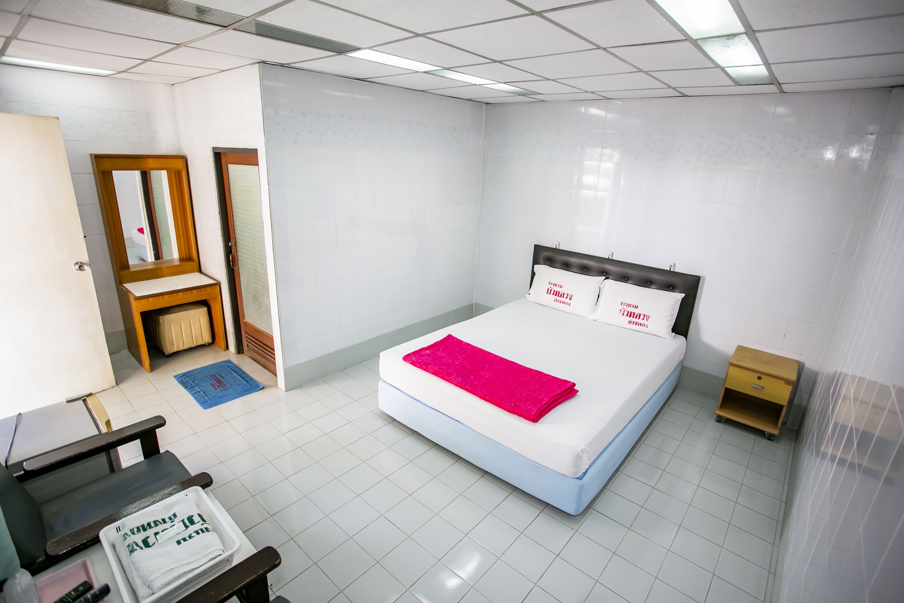 Bualuang Angthong Hotel