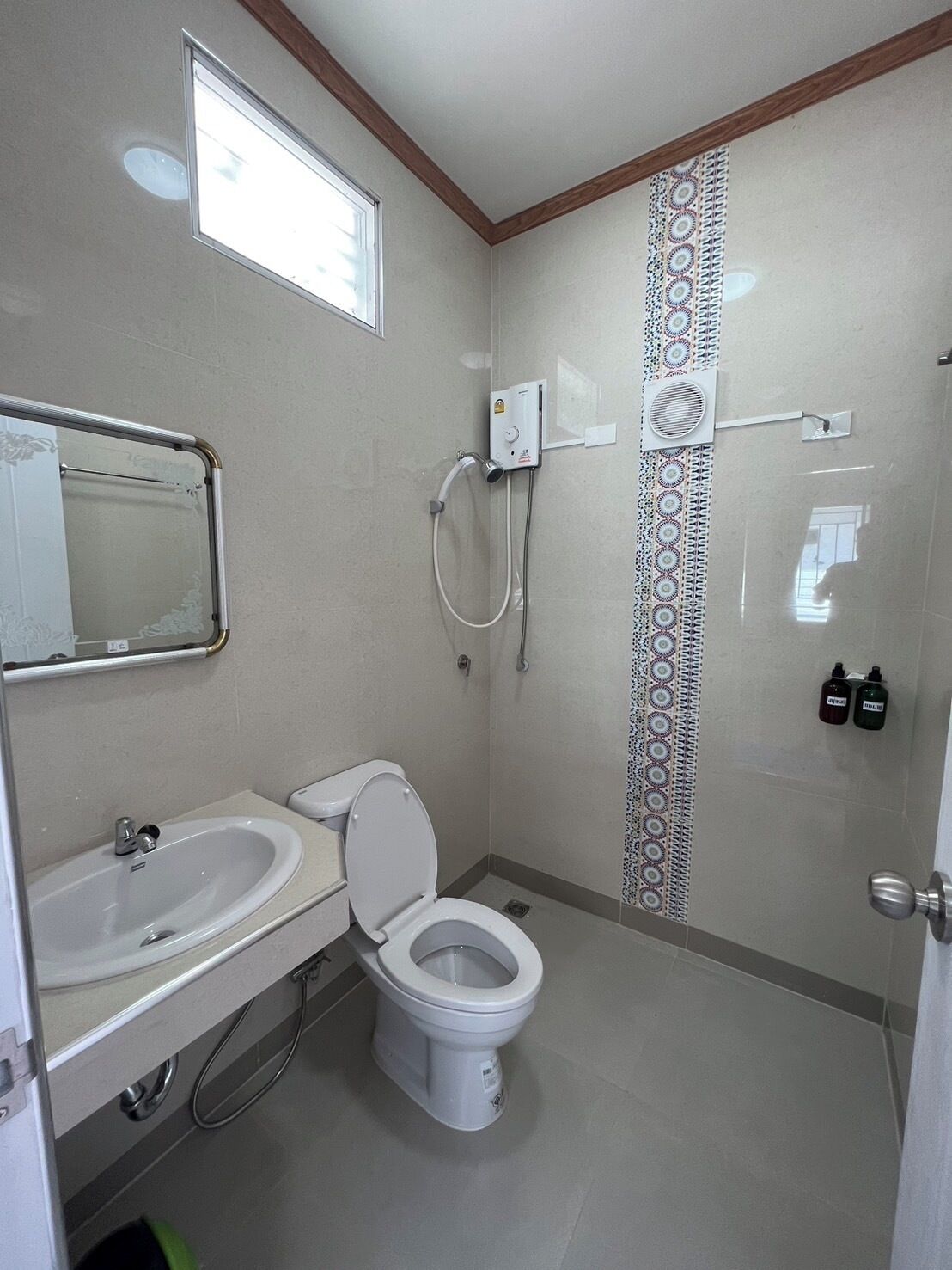 Bualuang Angthong Hotel