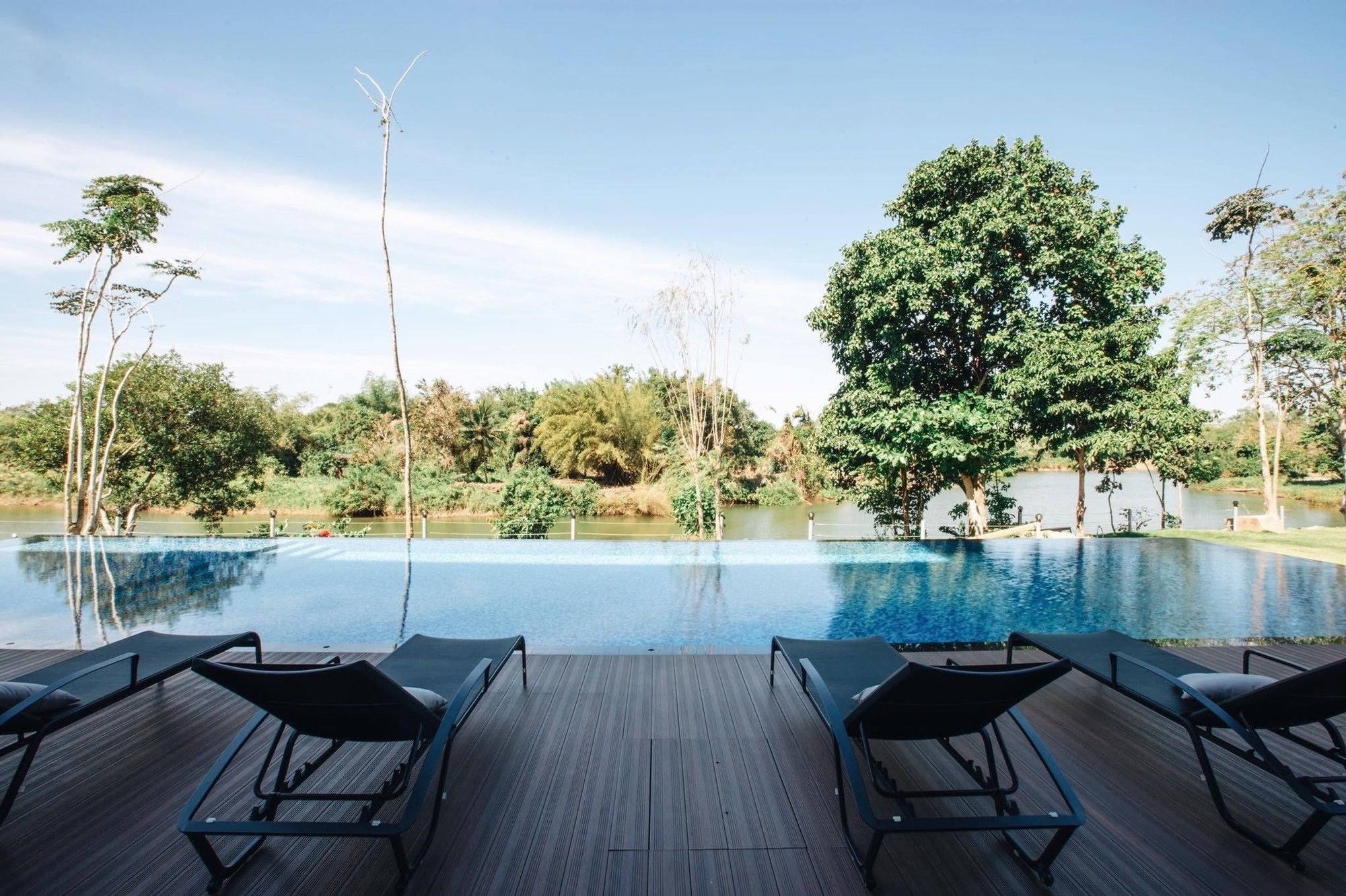 Riverawan Hotel