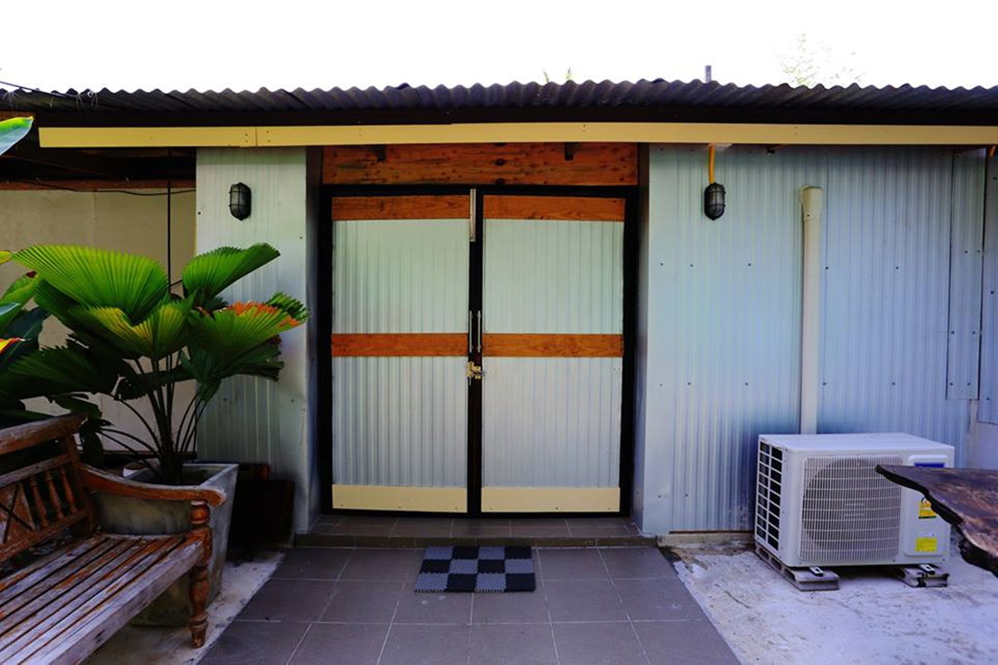Kaengkrachan Boathouse Paradise Resort