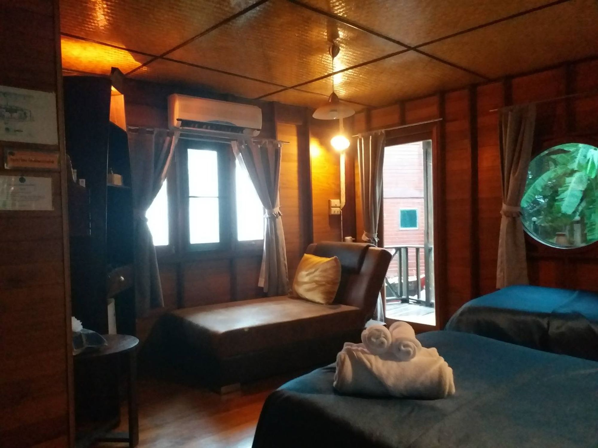 Kaengkrachan Boathouse Paradise Resort