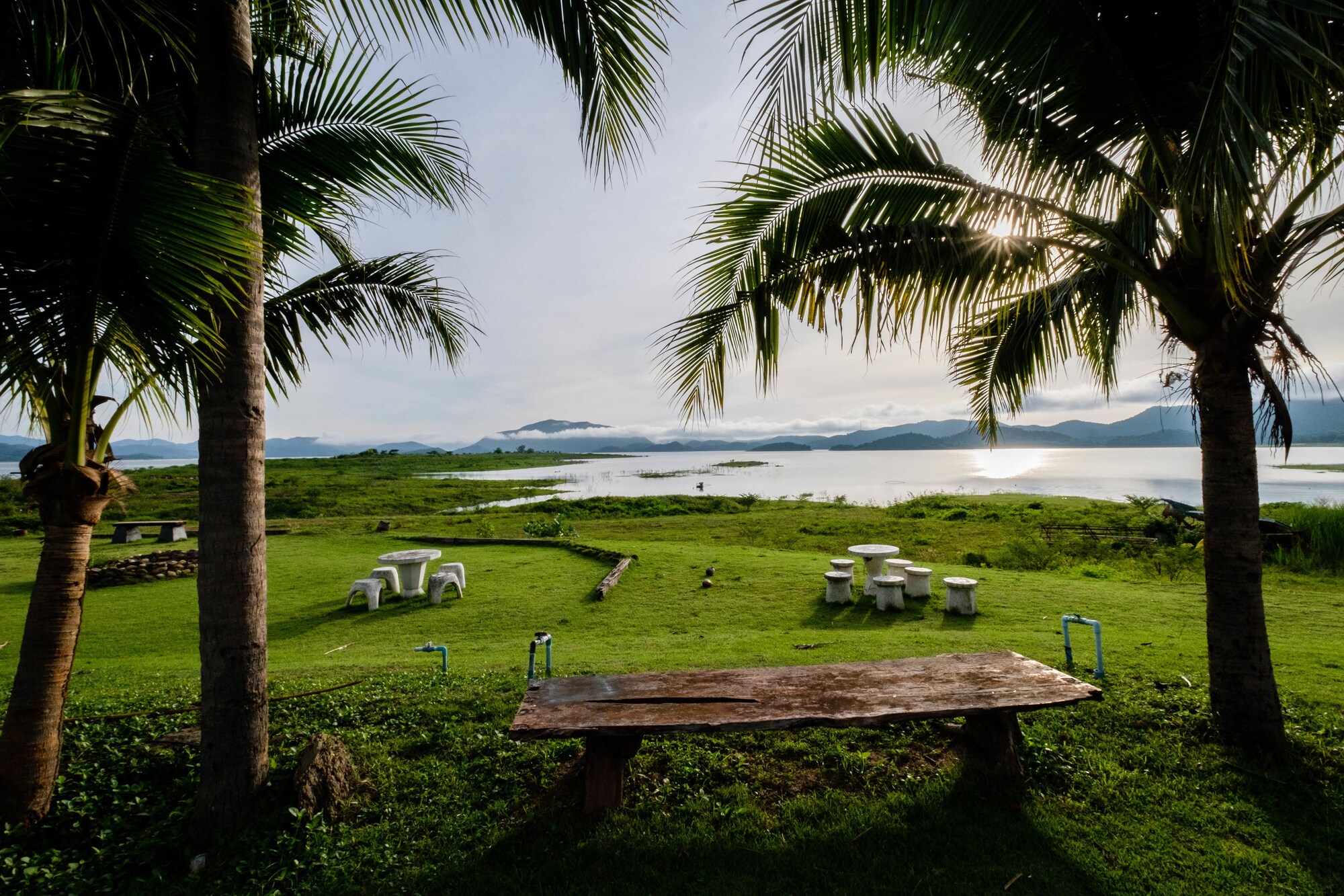 Kaengkrachan Boathouse Paradise Resort