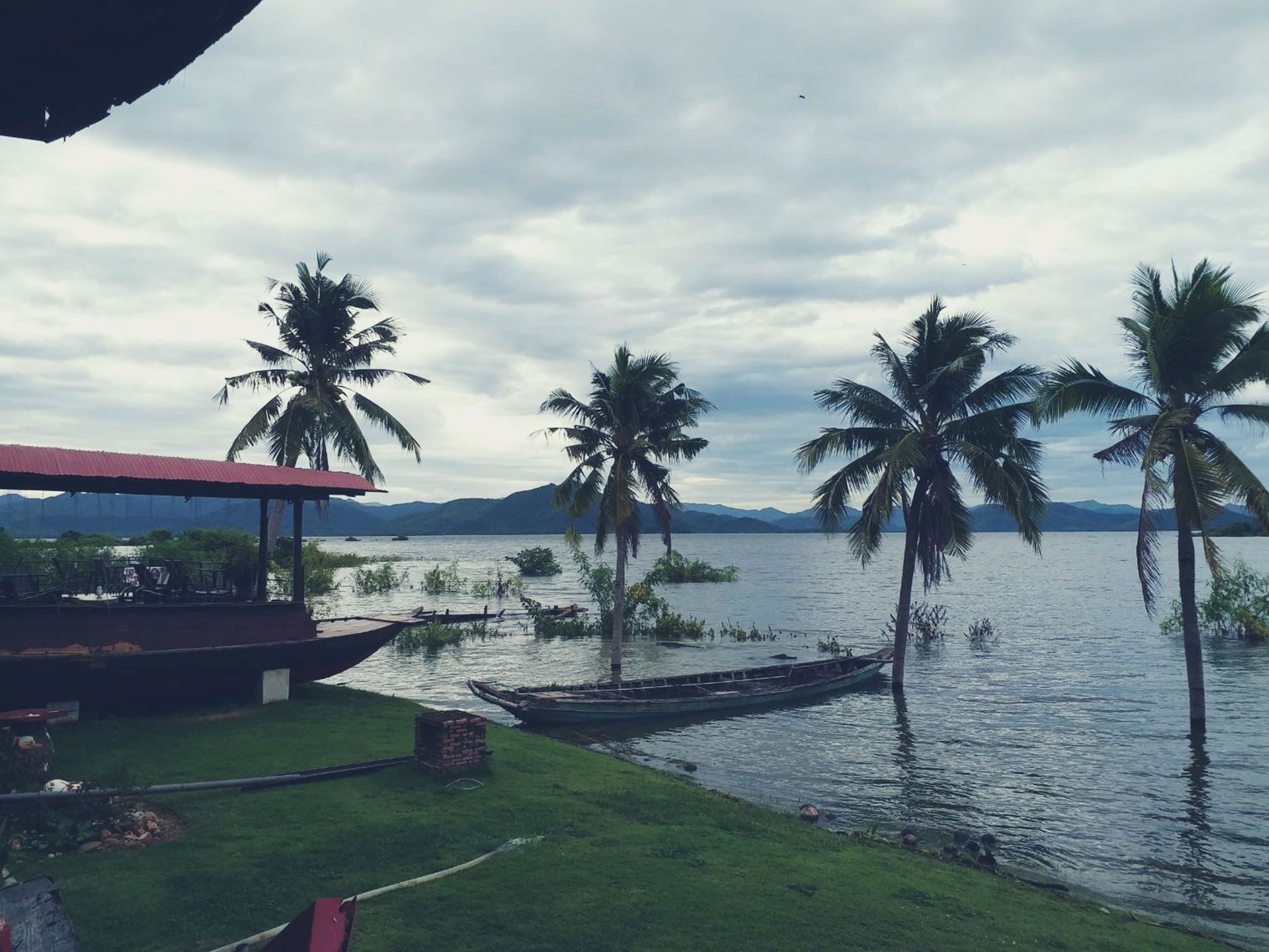 Kaengkrachan Boathouse Paradise Resort