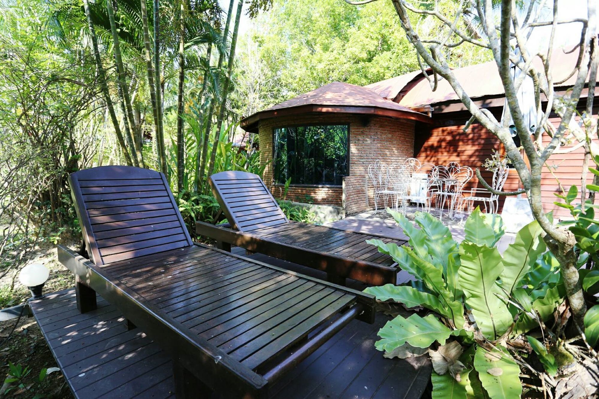 Kaengkrachan Boathouse Paradise Resort