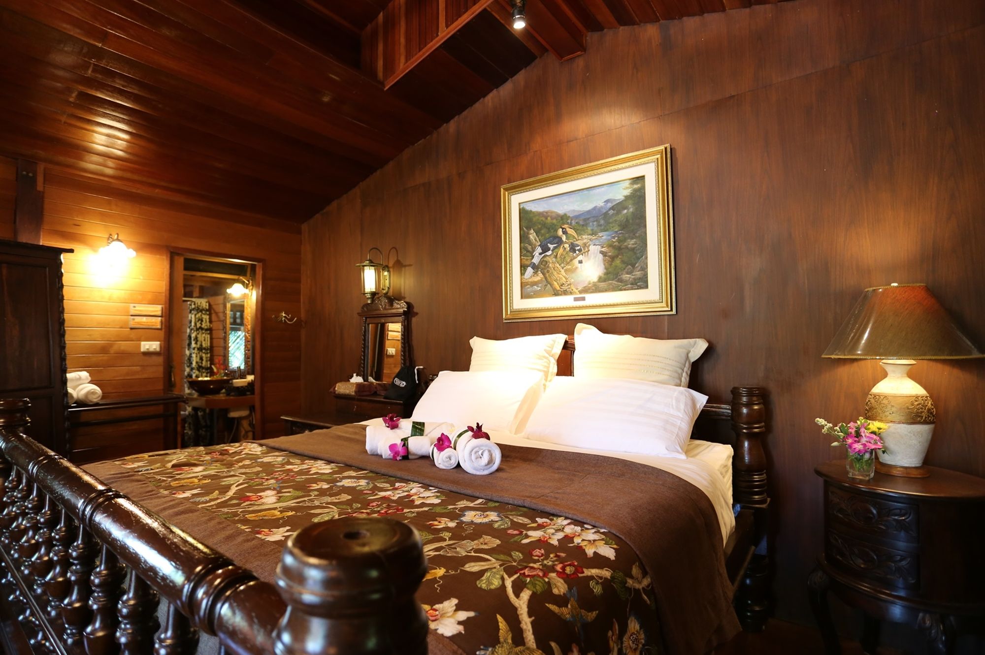 Kaengkrachan Boathouse Paradise Resort