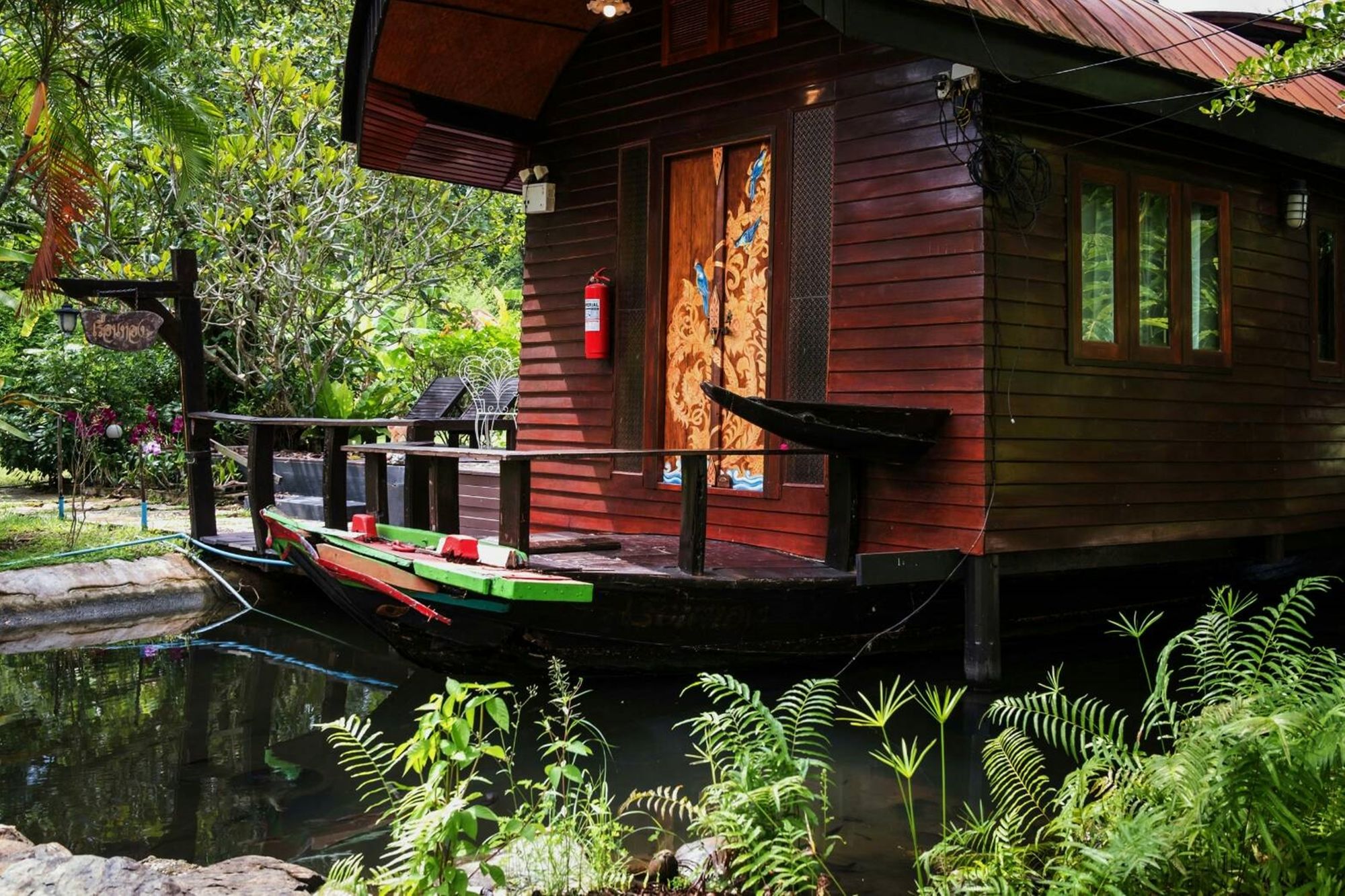 Kaengkrachan Boathouse Paradise Resort
