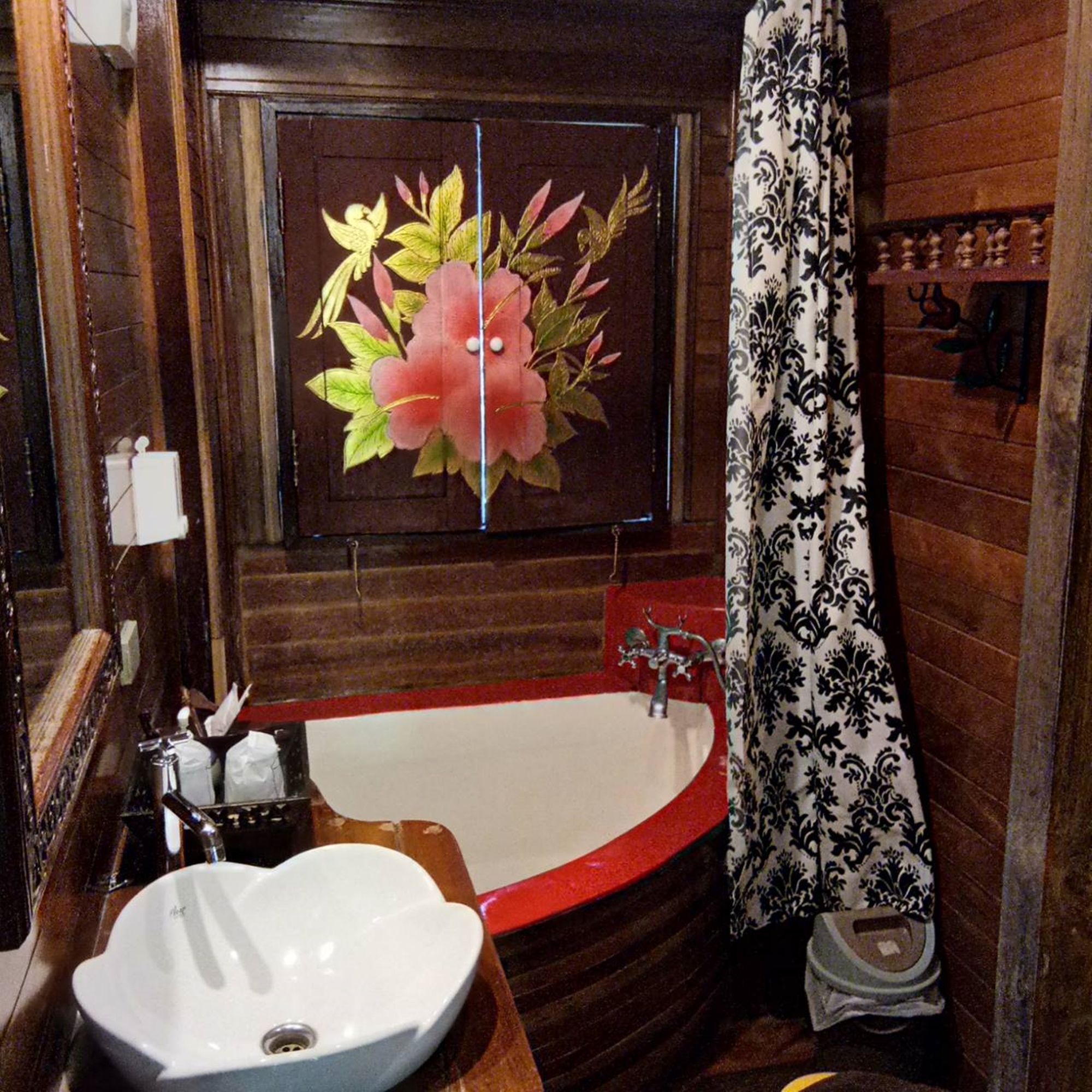 Kaengkrachan Boathouse Paradise Resort
