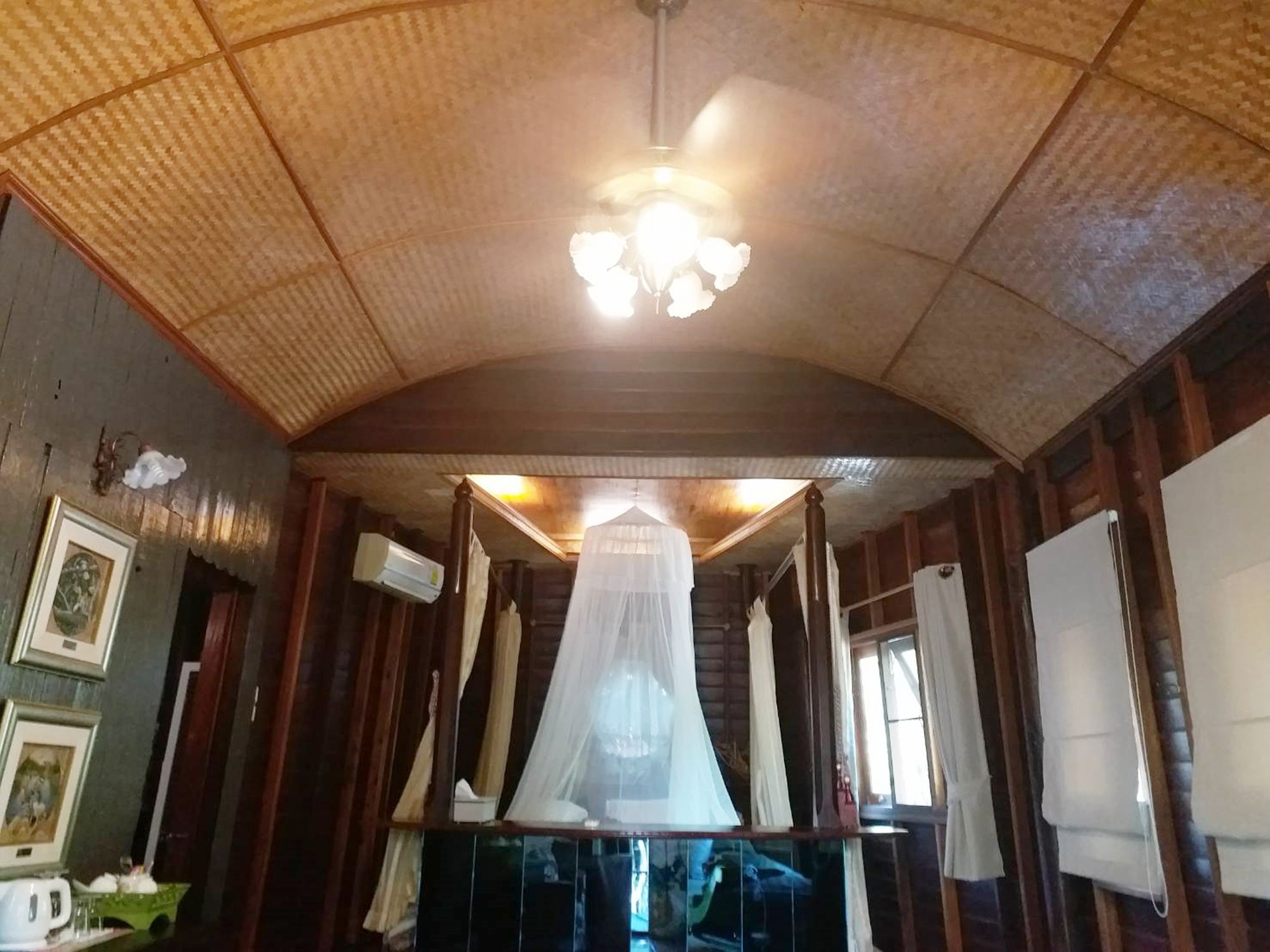 Kaengkrachan Boathouse Paradise Resort
