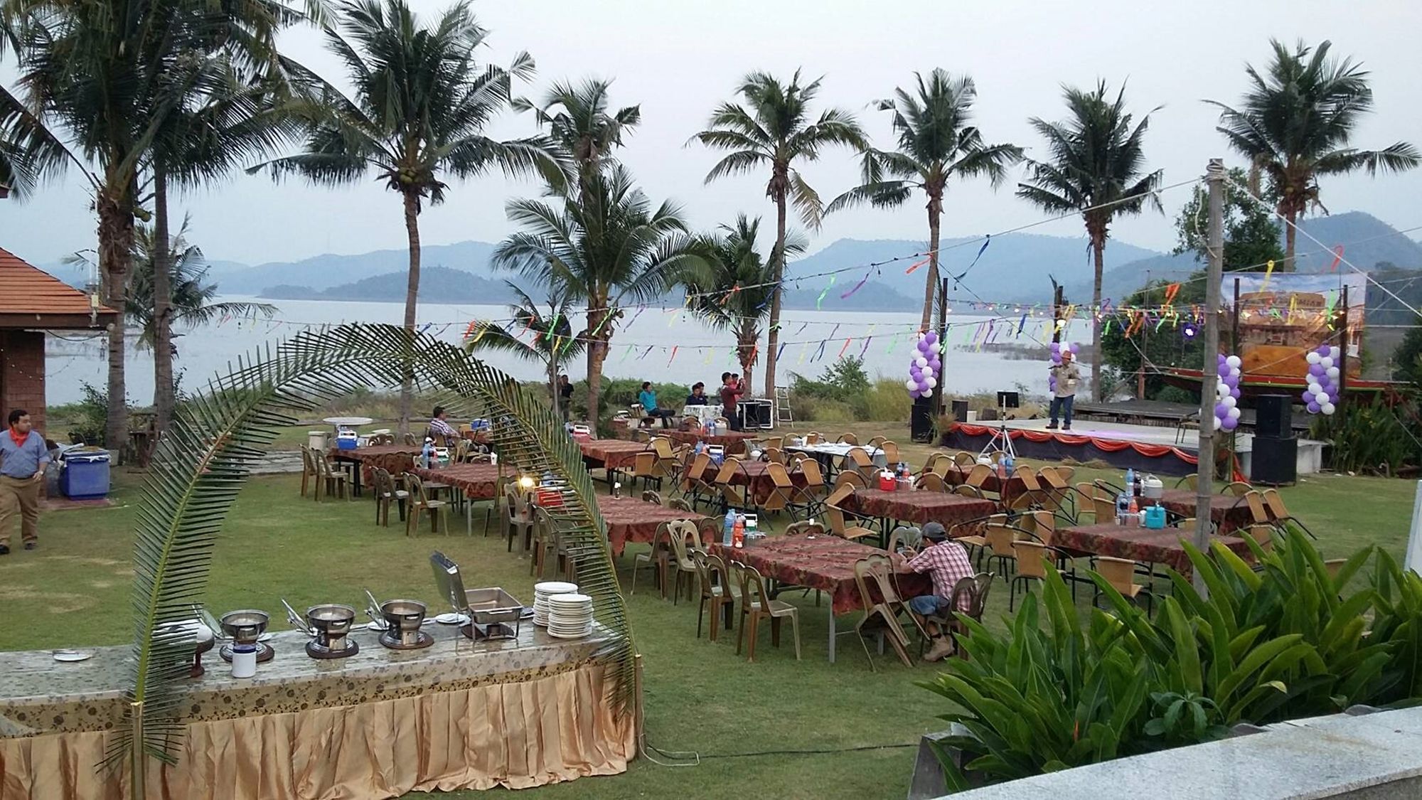 Kaengkrachan Boathouse Paradise Resort