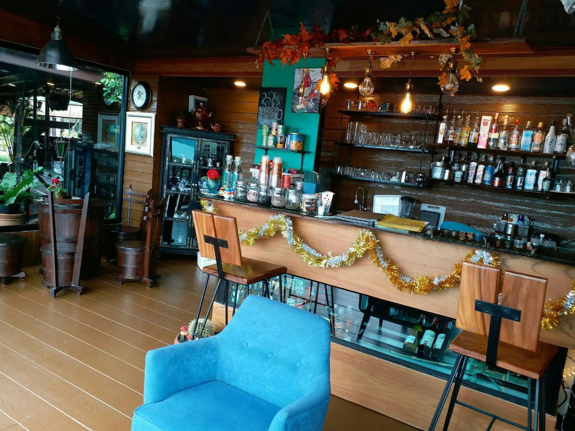 Kaengkrachan Boathouse Paradise Resort