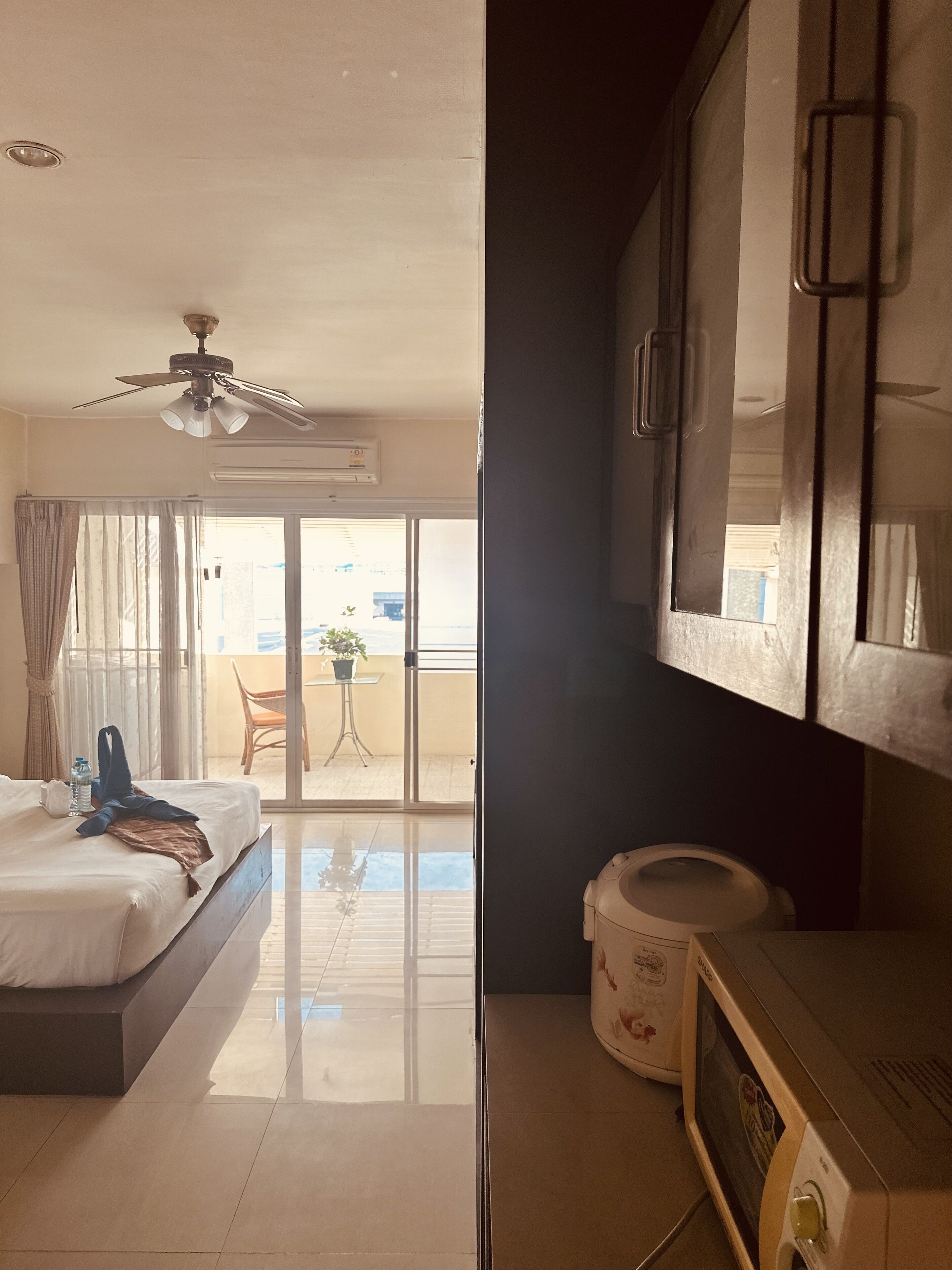 Navanakorn Aomsin Hotel