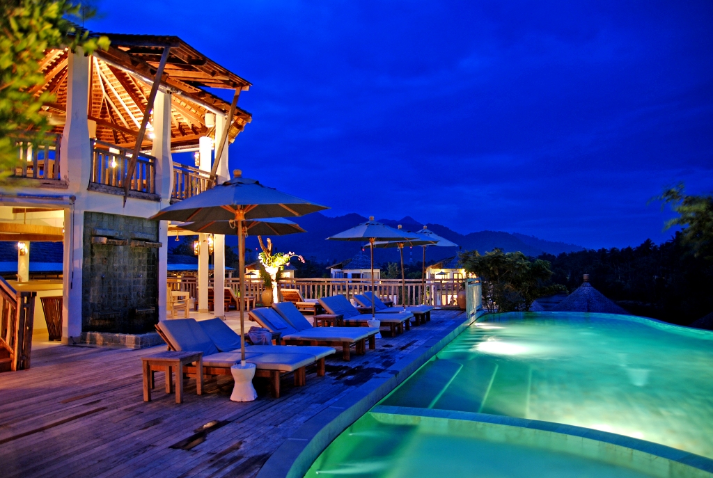 Aana Resort