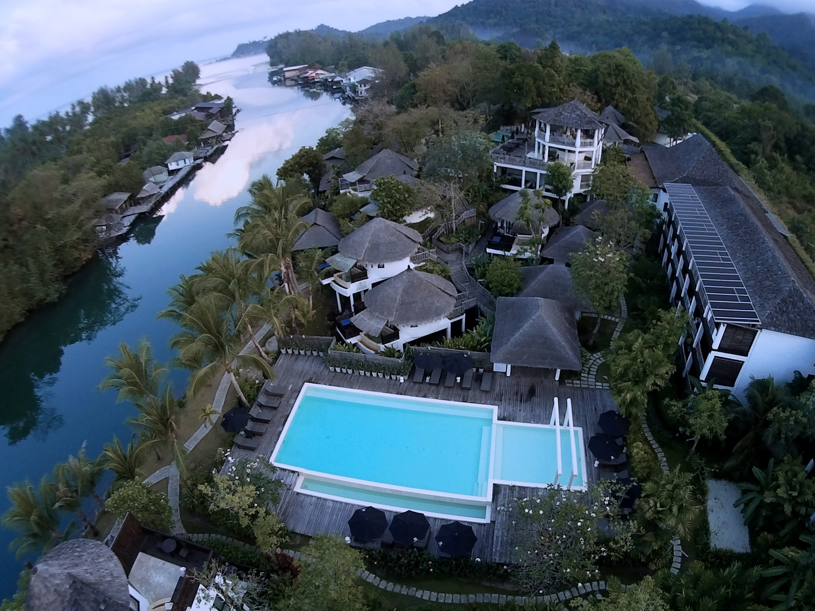 Aana Resort