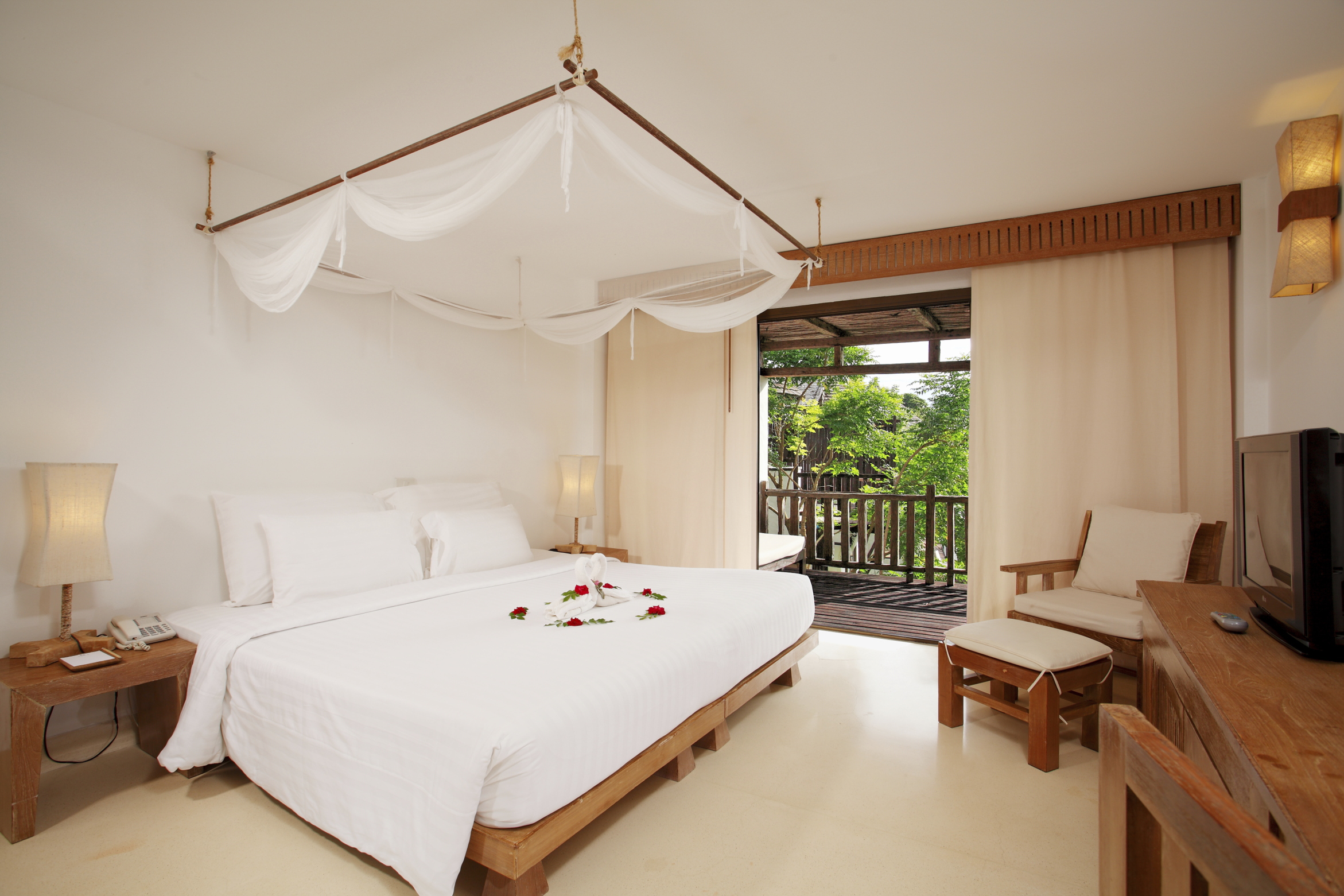 Aana Resort