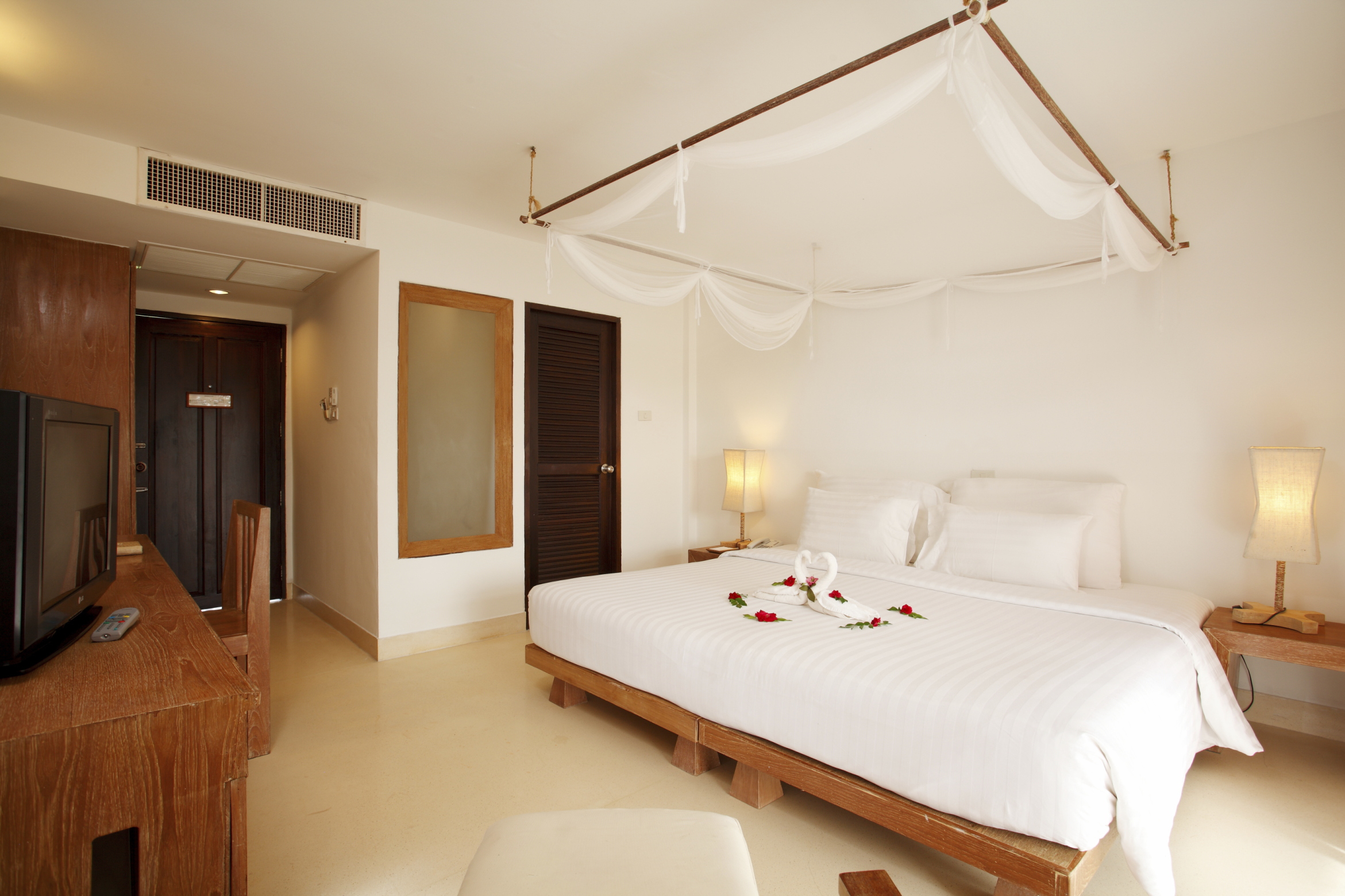Aana Resort
