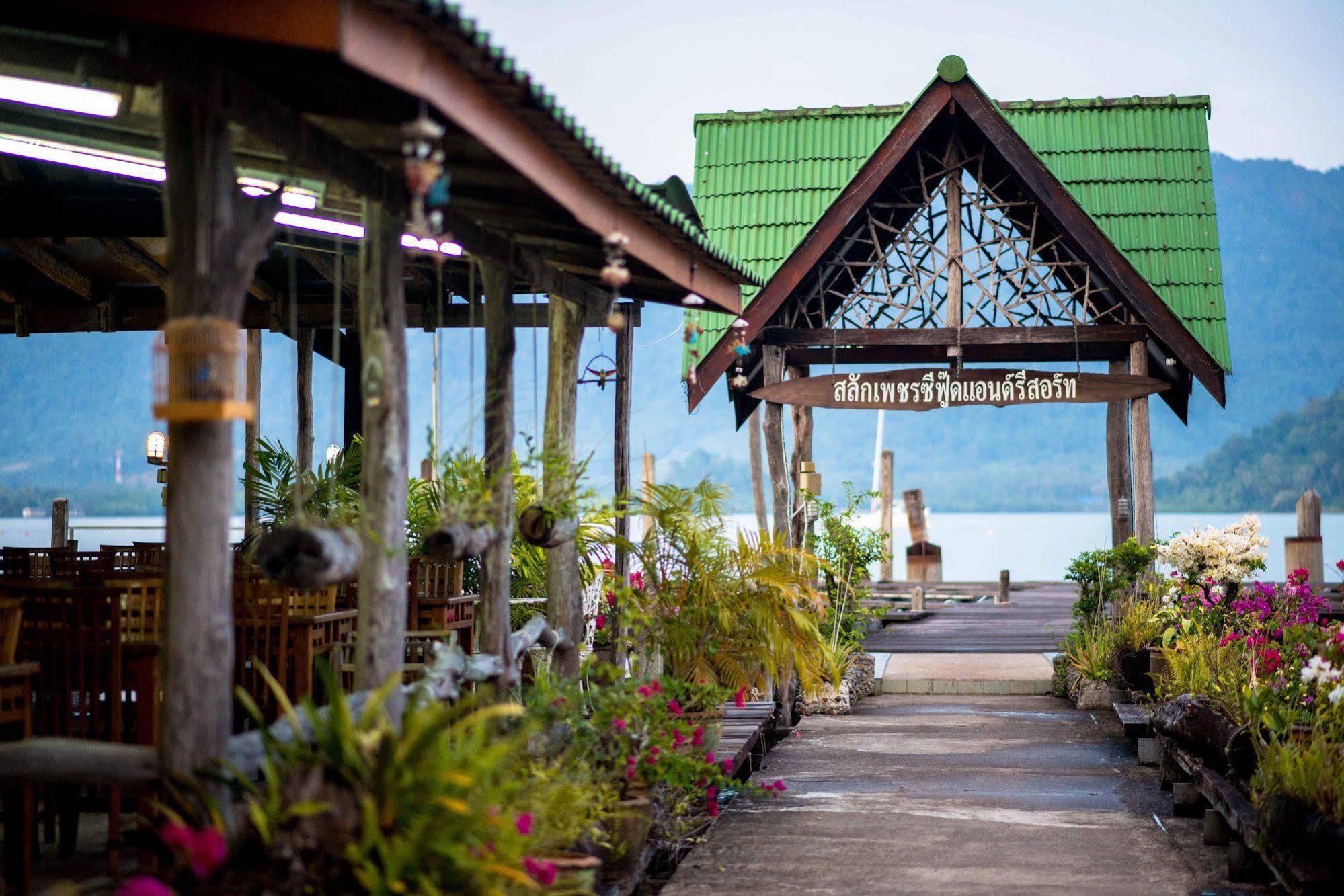 Salakphet Resort
