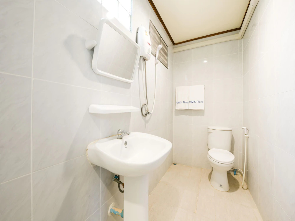 Tom Pizza Resort by OYO Rooms