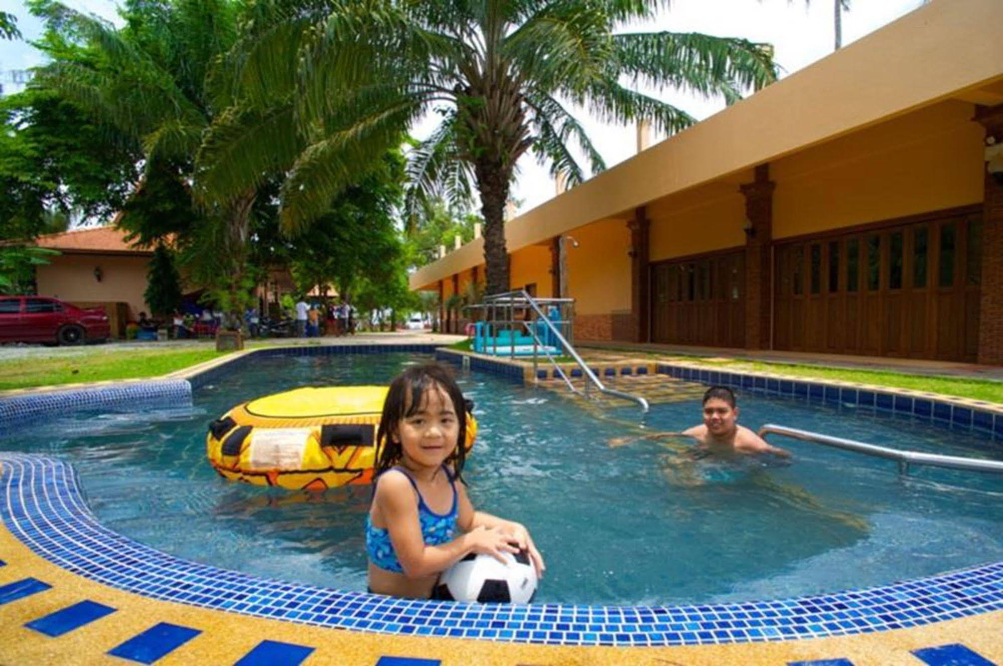 Boom Boom Beach Resort Laem Sing